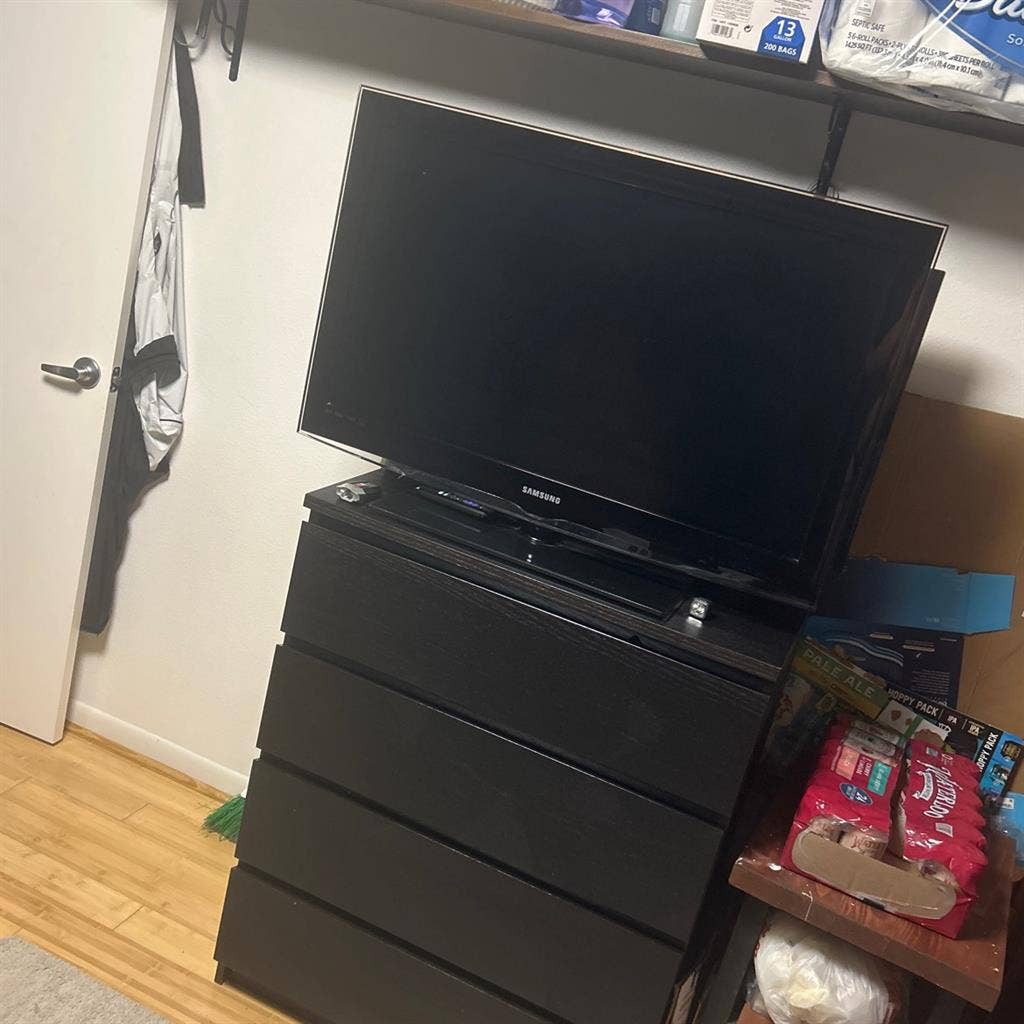 Nice room near Marquee & Walmart