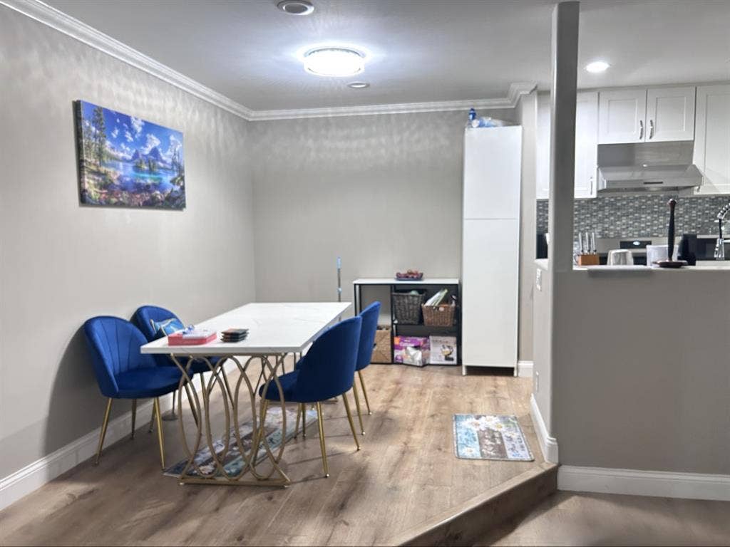 Spacious room + full bedroom