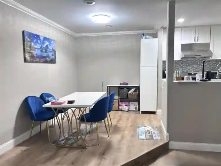 Spacious room + full bedroom