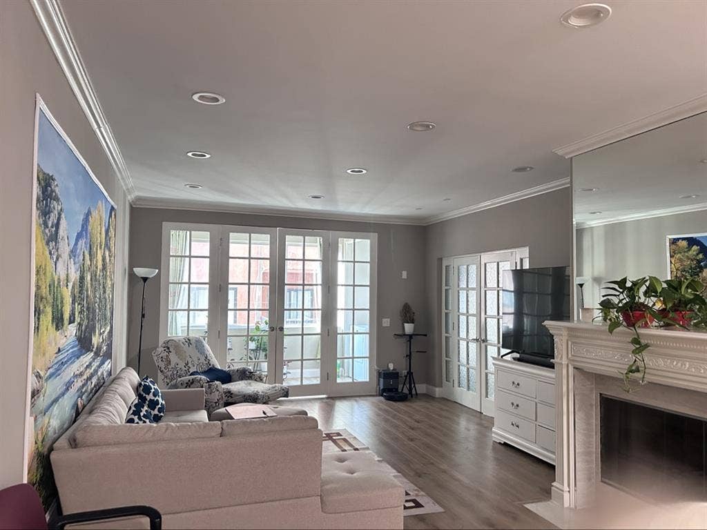 Spacious room + full bedroom