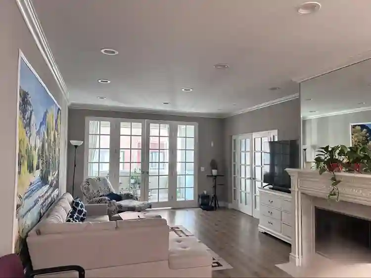 Spacious room + full bedroom