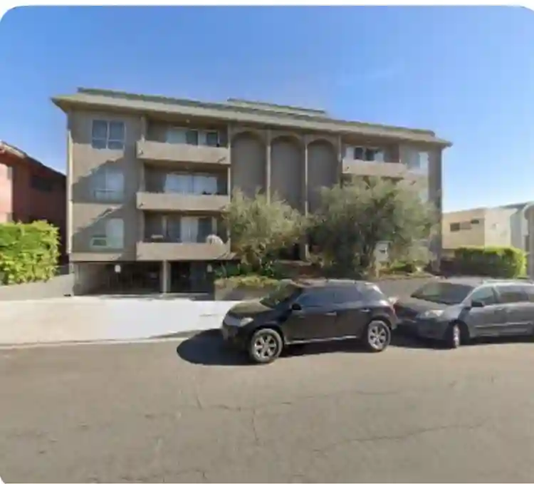 Spacious room + full bedroom