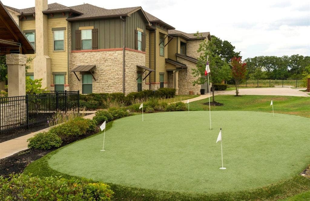 Great room in 3BR apartment!