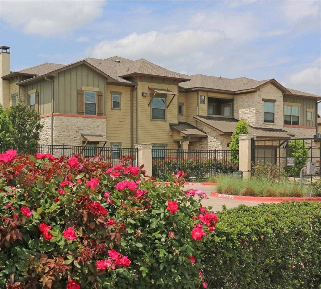 Great room in 3BR apartment!