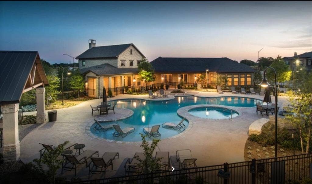 Great room in 3BR apartment!