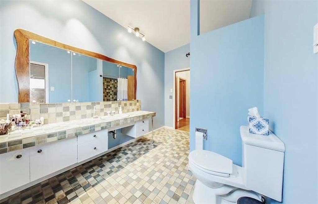 Master bedroom for rent