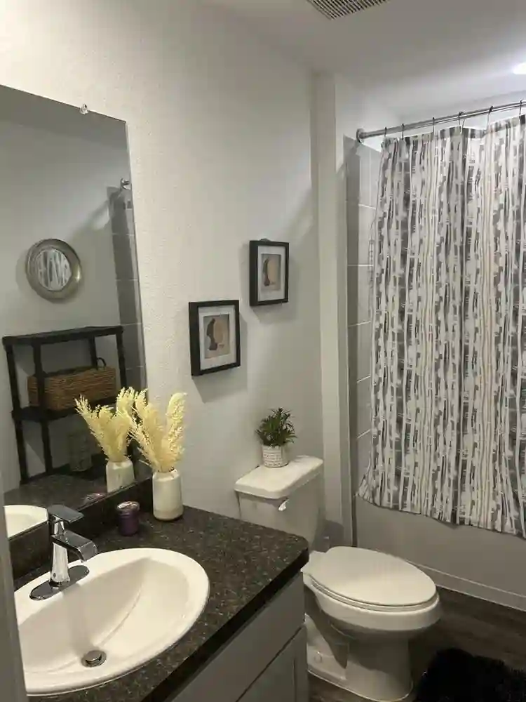 Cozy Bedroom & Bathroomm