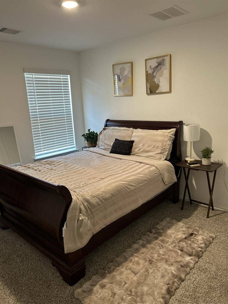 Cozy Bedroom & Bathroomm