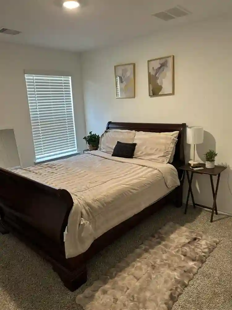 Cozy Bedroom & Bathroomm