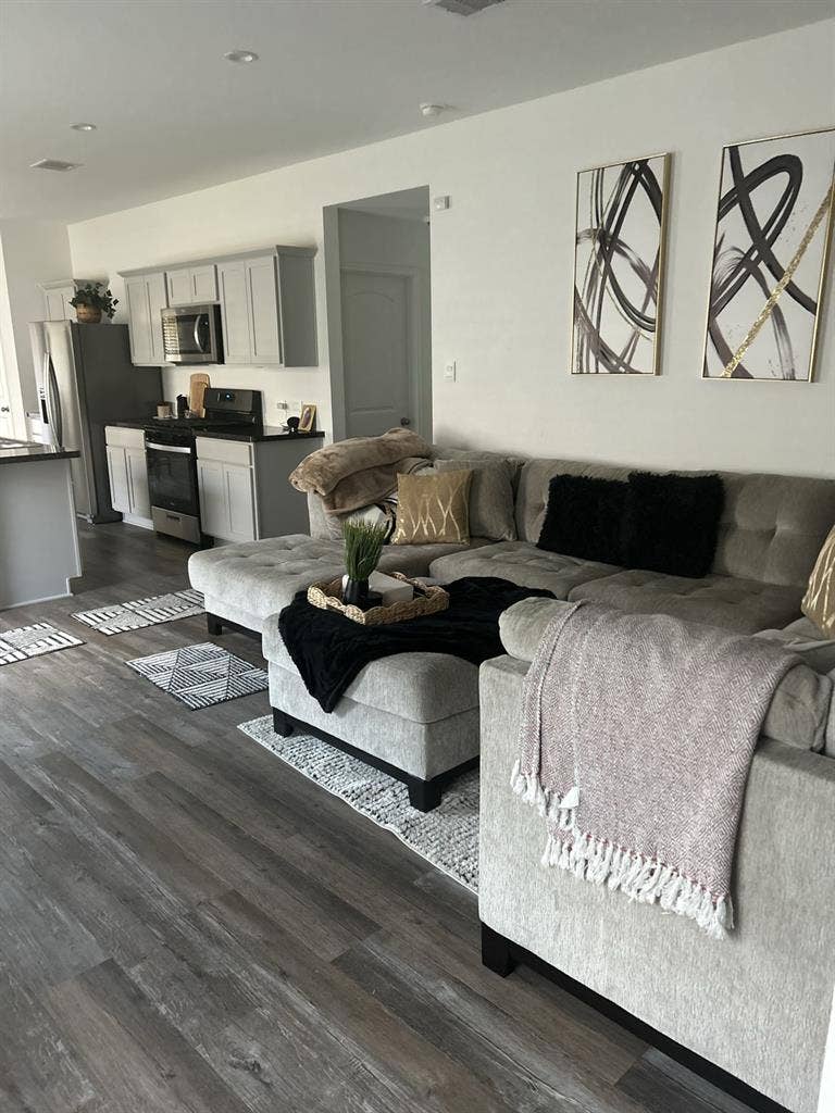 Cozy Bedroom & Bathroomm