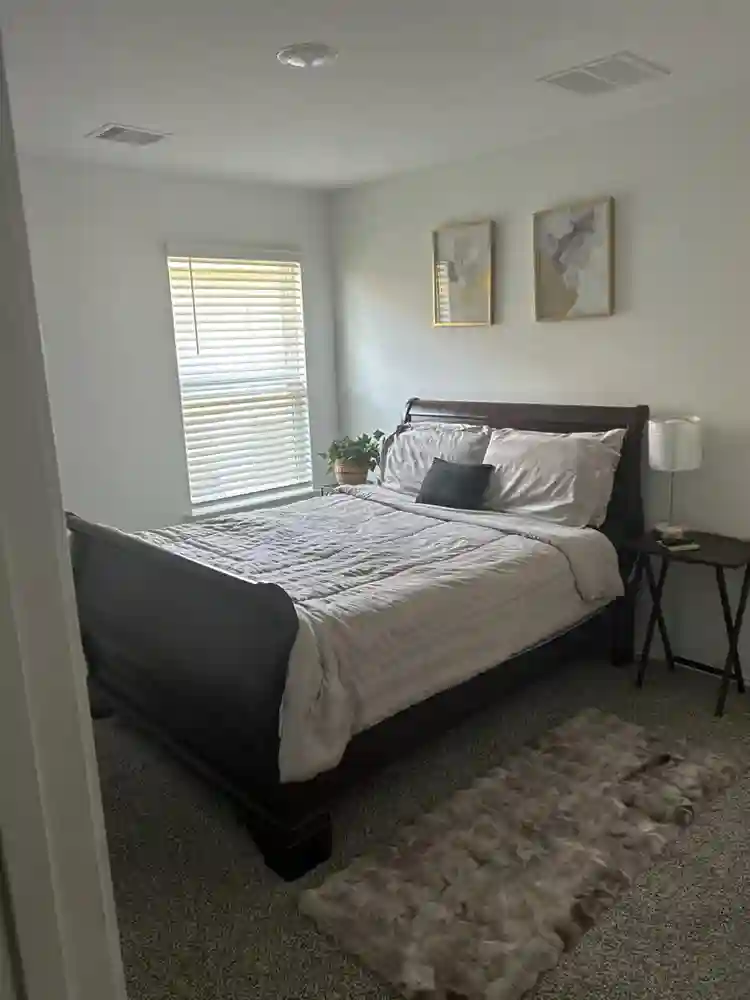 Cozy Bedroom & Bathroomm