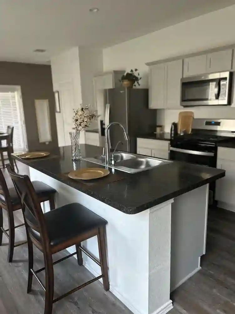 Cozy Bedroom & Bathroomm