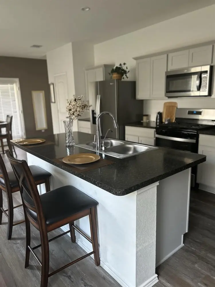 Cozy Bedroom & Bathroomm