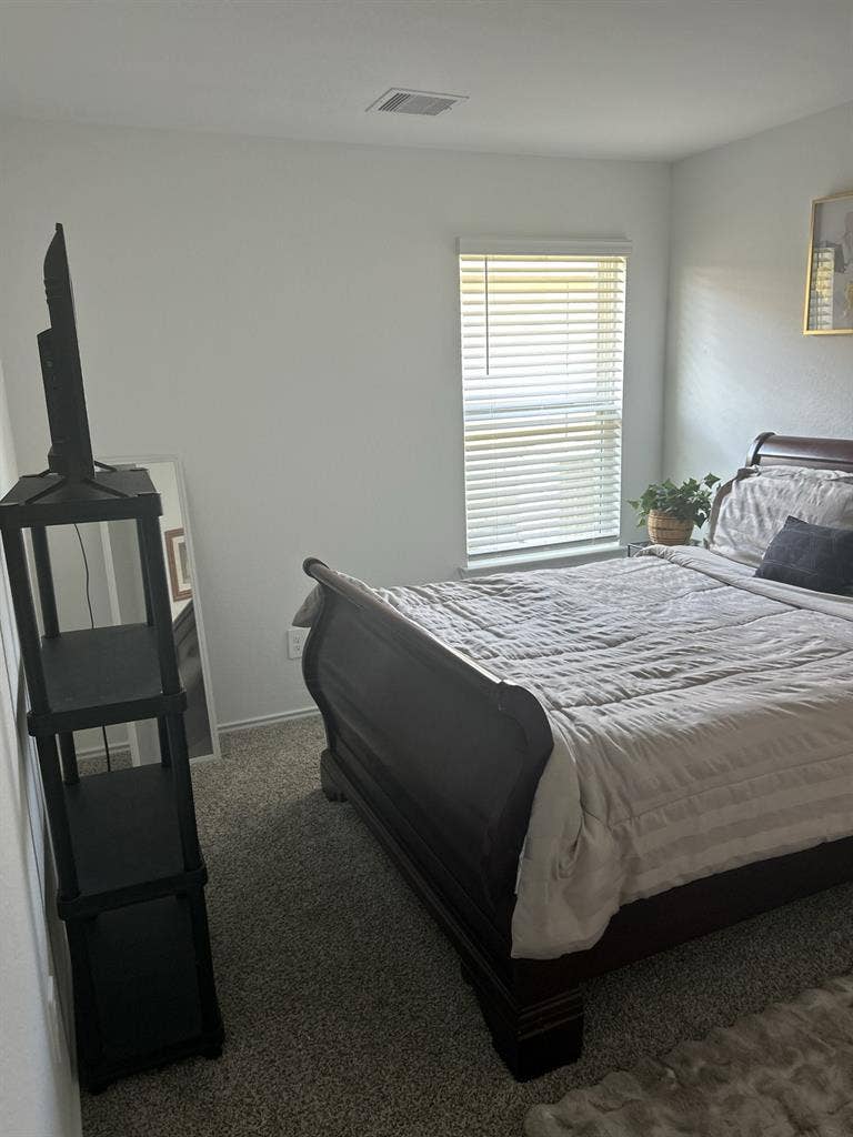 Cozy Bedroom & Bathroomm