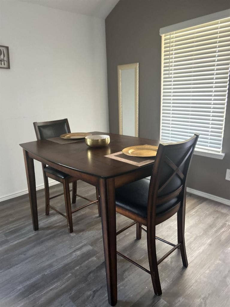 Cozy Bedroom & Bathroomm