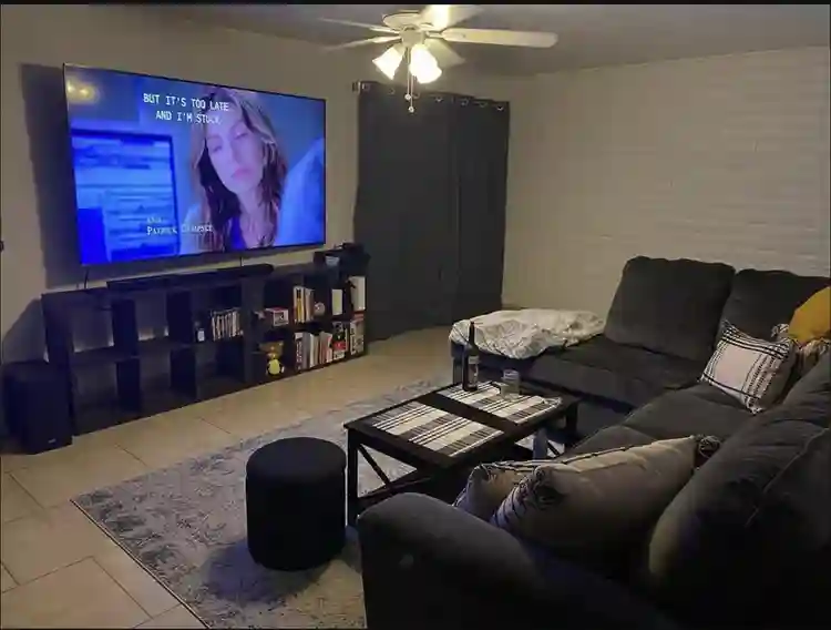 Master bedroom for rent right byTMC