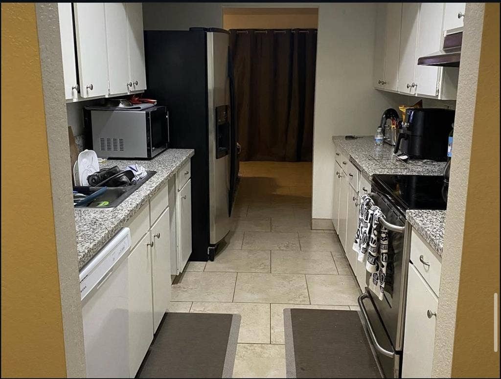 Master bedroom for rent right byTMC