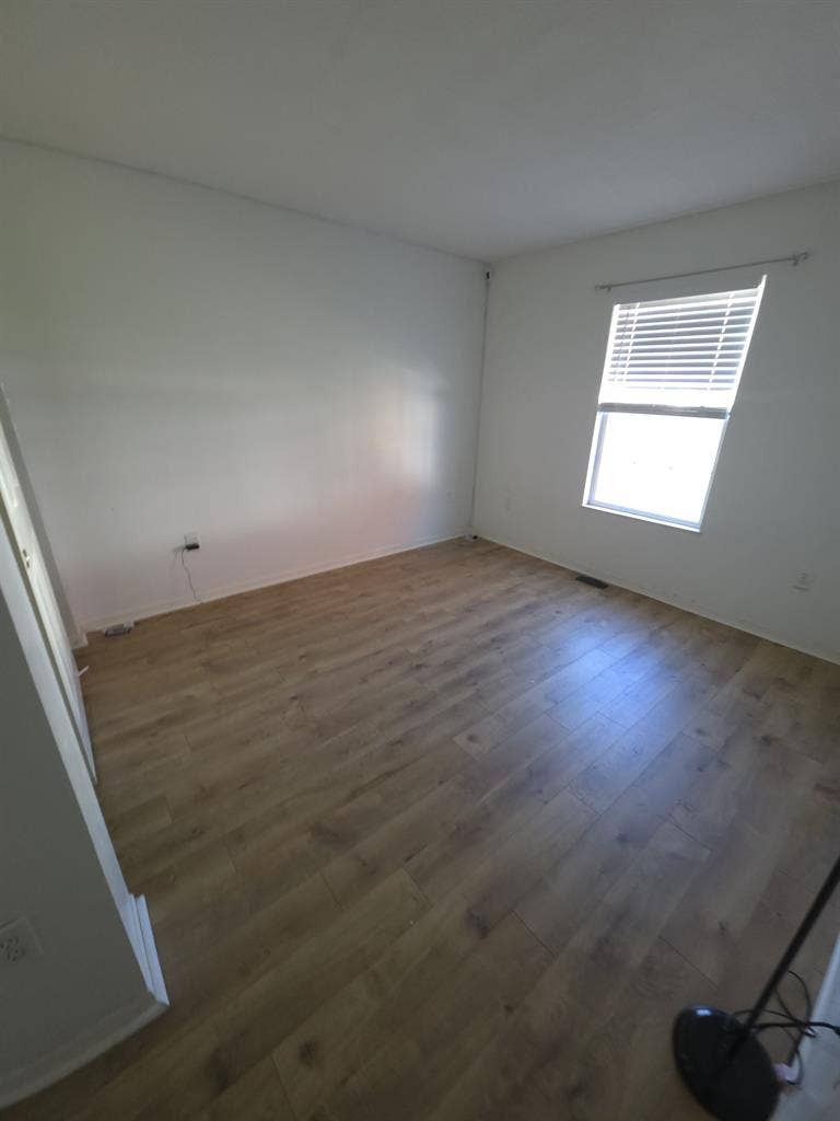 Room in house with shared bathrooms