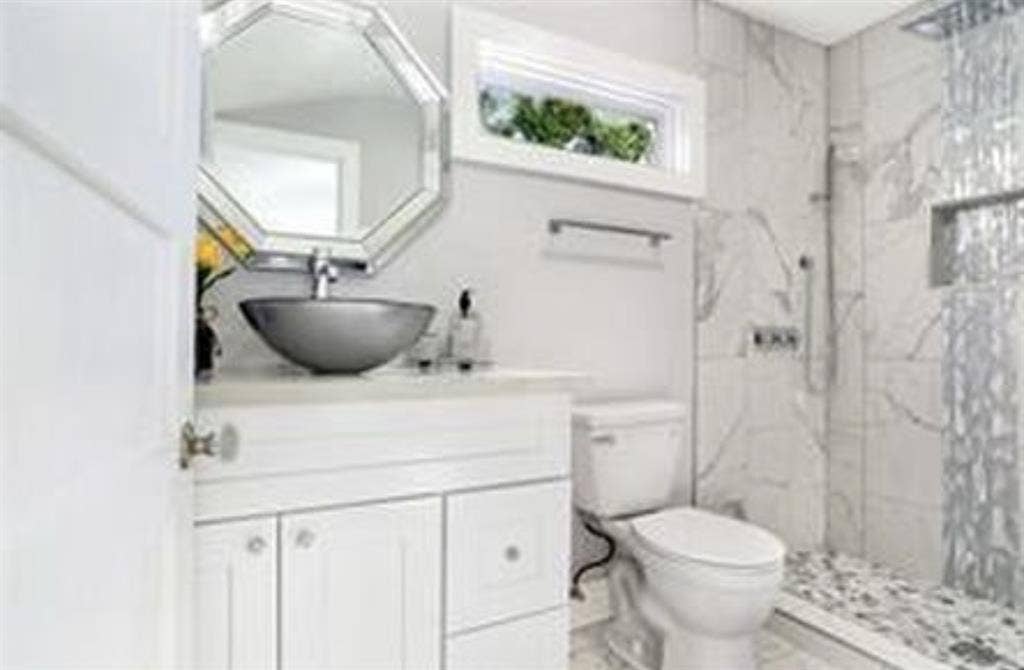 Room for Rent -Algiers Point