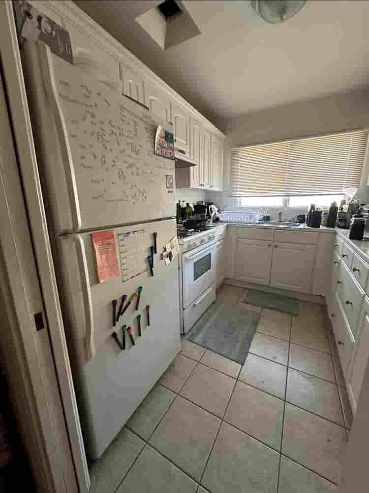 Bedroom available in WeHo in Jan