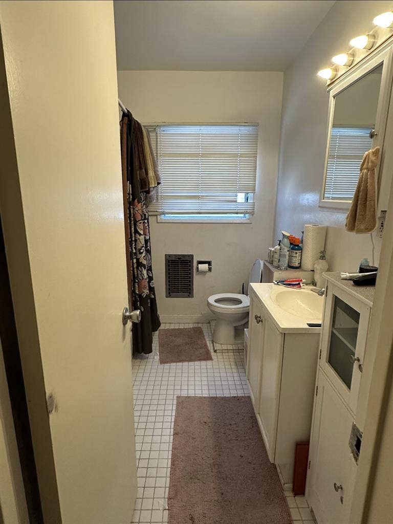Bedroom available in WeHo in Jan