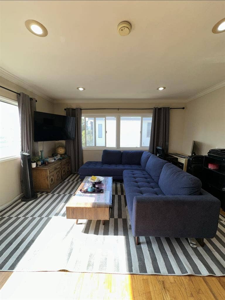 Bedroom available in WeHo in Jan