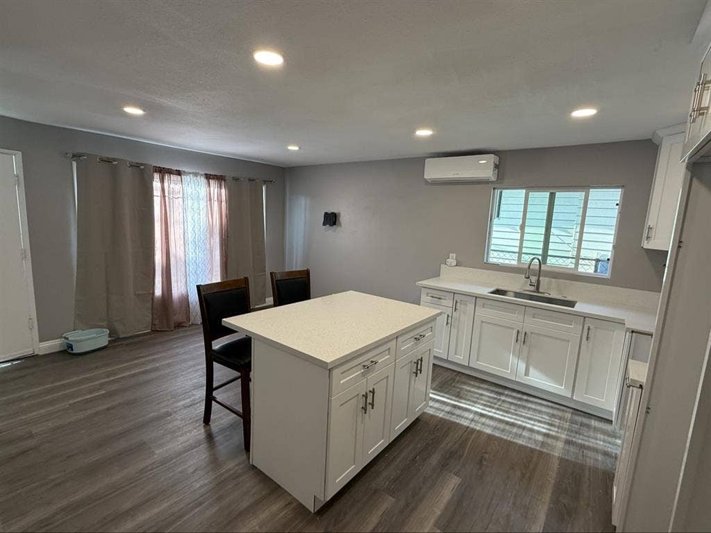 2 bedrooms/1 bath
for rent near USC
