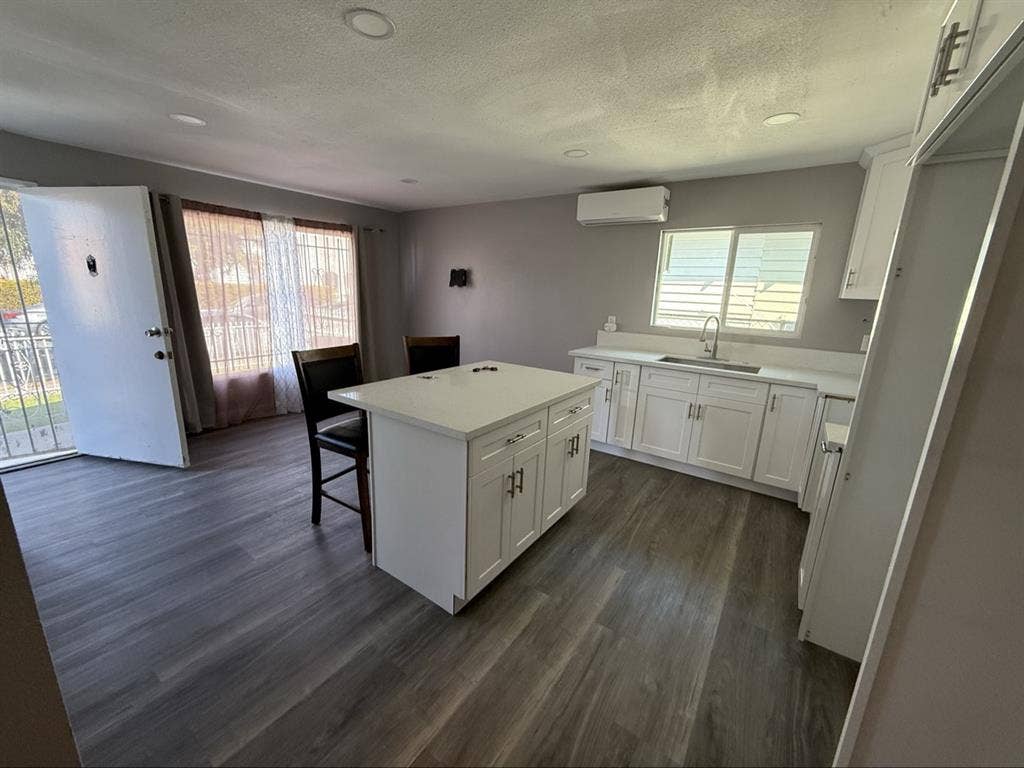 2 bedrooms/1 bath
for rent near USC