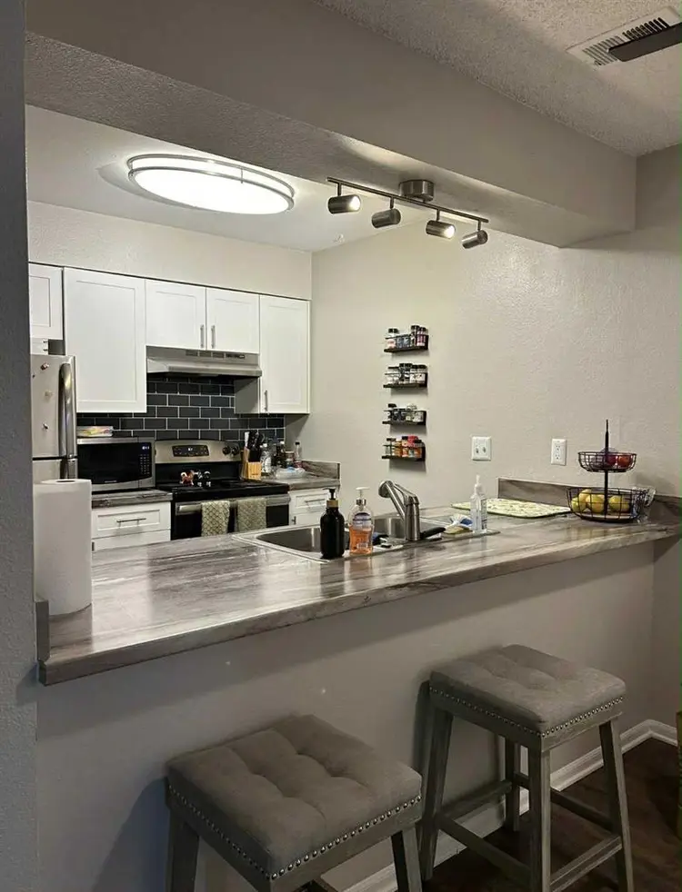 Lease Takeover Dec 1!