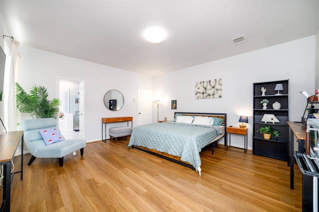 Master bedroom and Private entrance