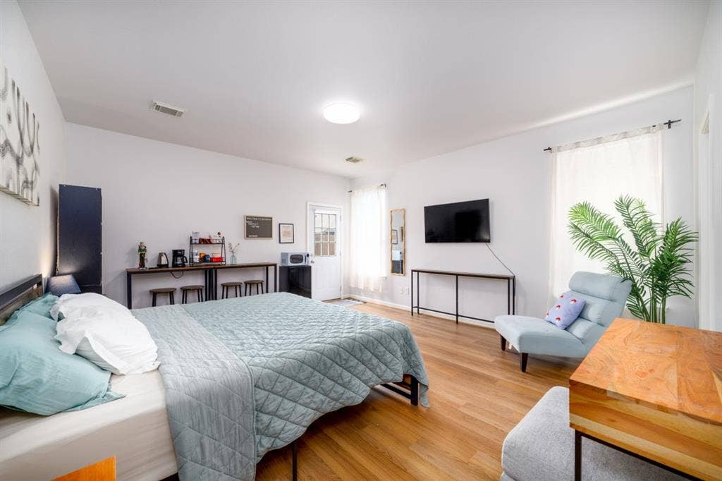 Master bedroom and Private entrance