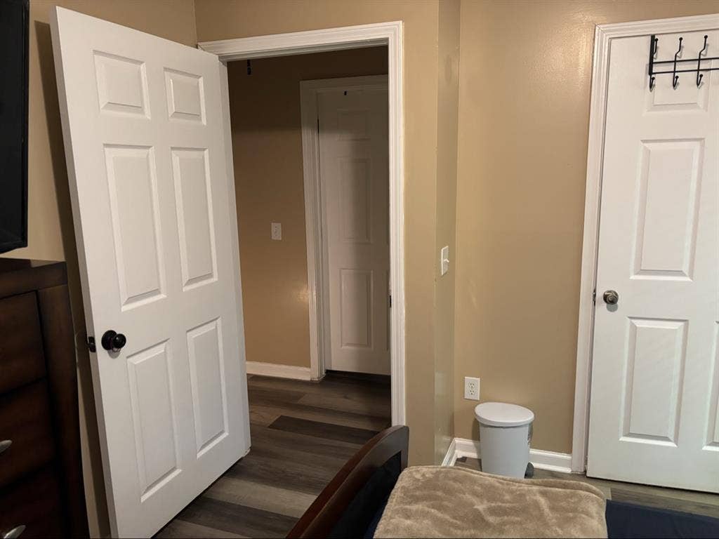 Furnished room for rent  a week