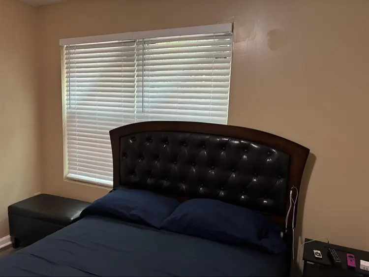 Furnished room for rent a week