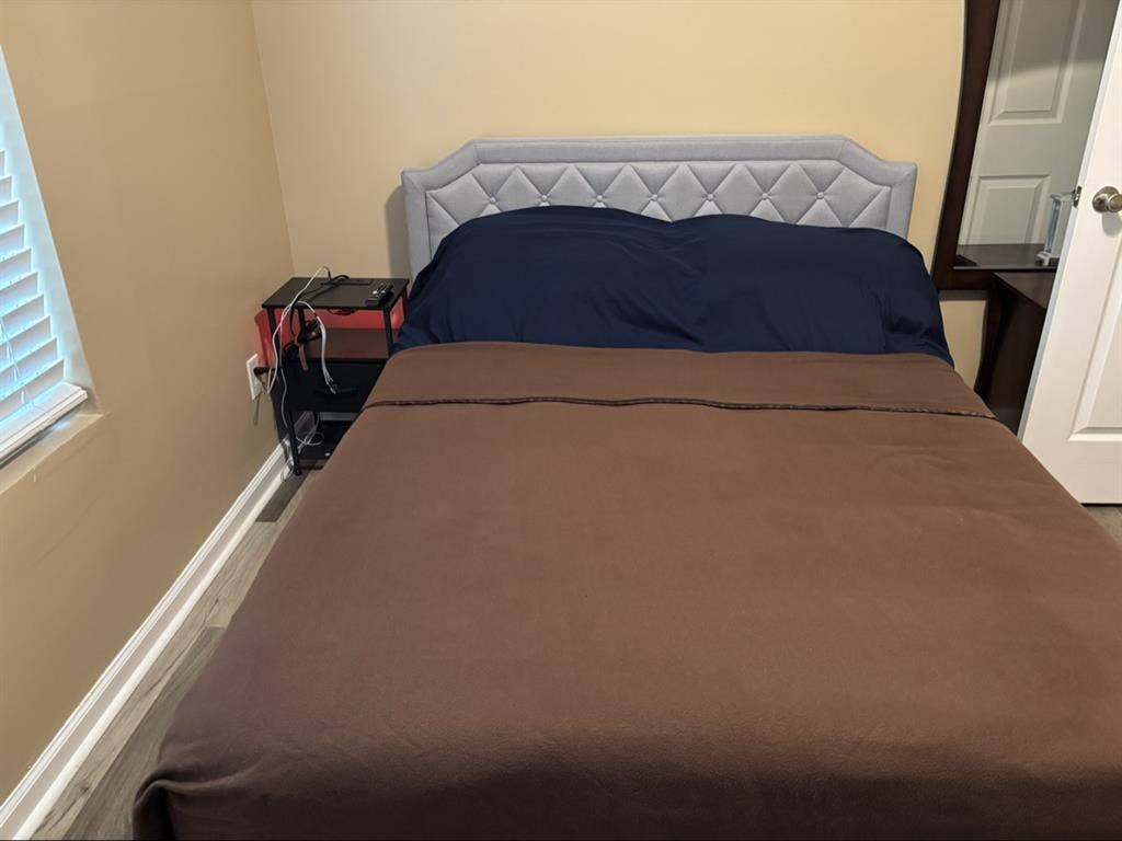 Furnished room for rent  a week
