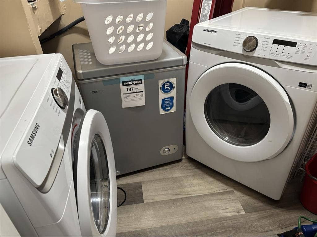 Furnished room for rent  a week