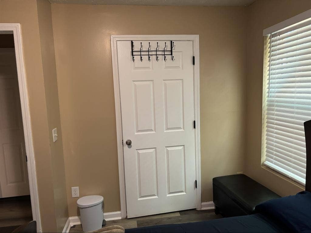 Furnished room for rent  a week