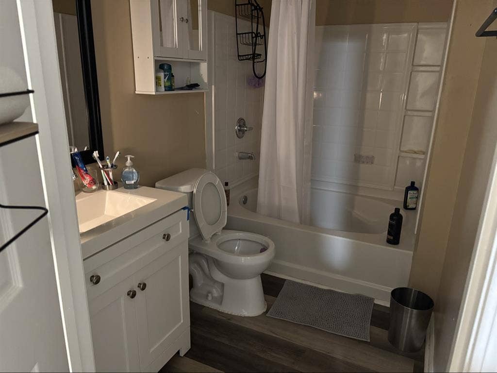 Furnished room for rent  a week