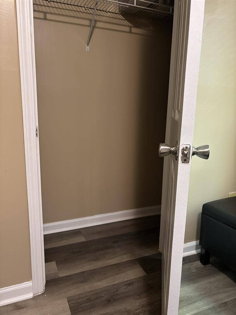 Furnished room for rent  a week