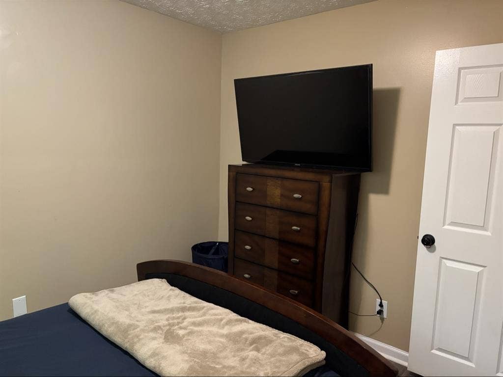 Furnished room for rent  a week
