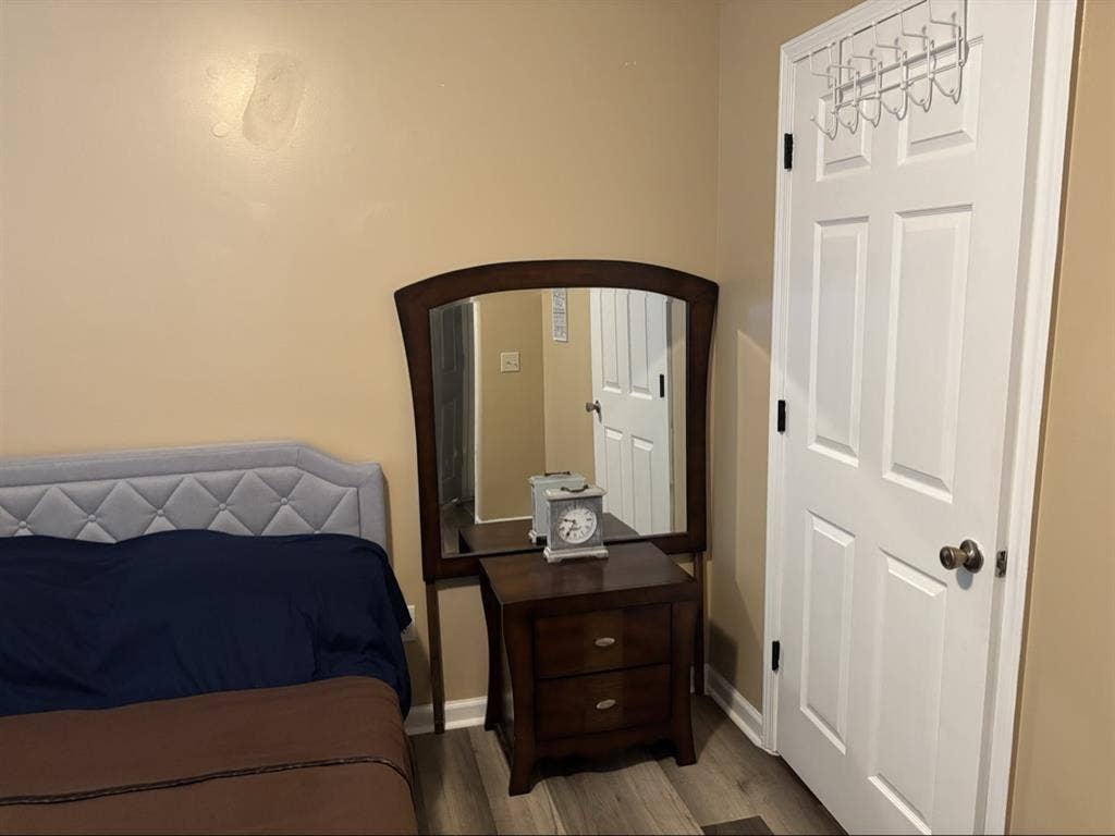 Furnished room for rent  a week