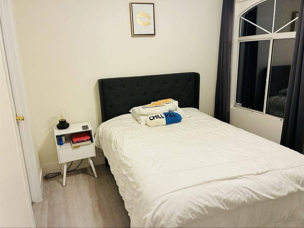 Private Room to rent - Female only!