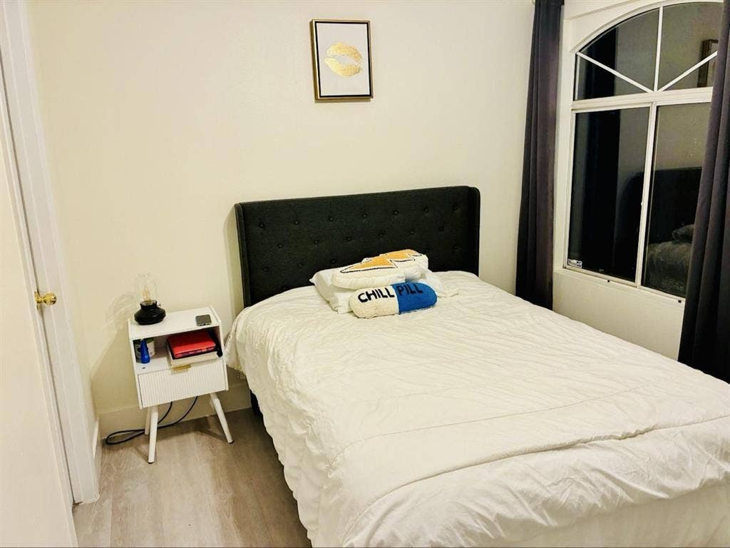 Private Room to rent - Female only!