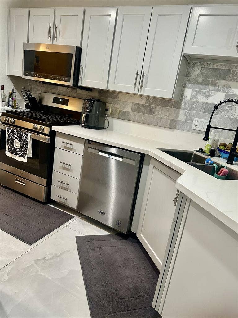 Private Room to rent - Female only!