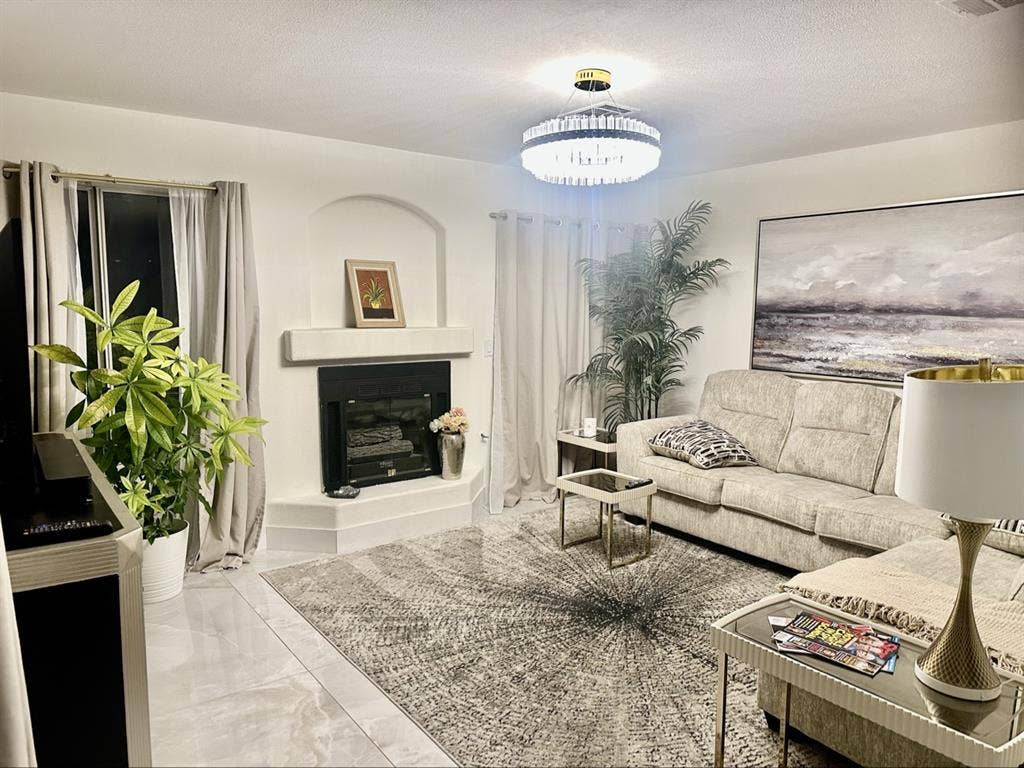 Private Room to rent - Female only!