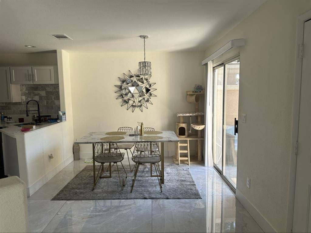 Private Room to rent - Female only!