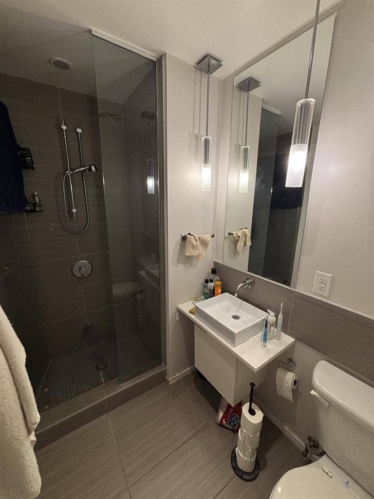 Room for rent in Downtown Toronto