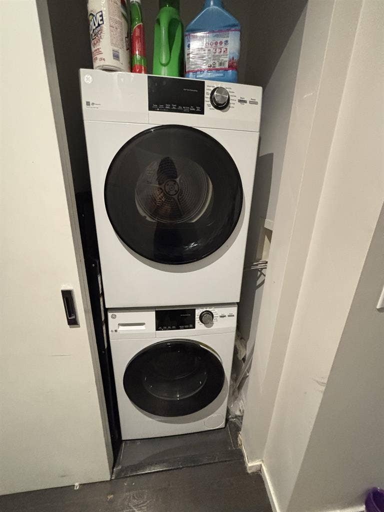 Room for rent in Downtown Toronto