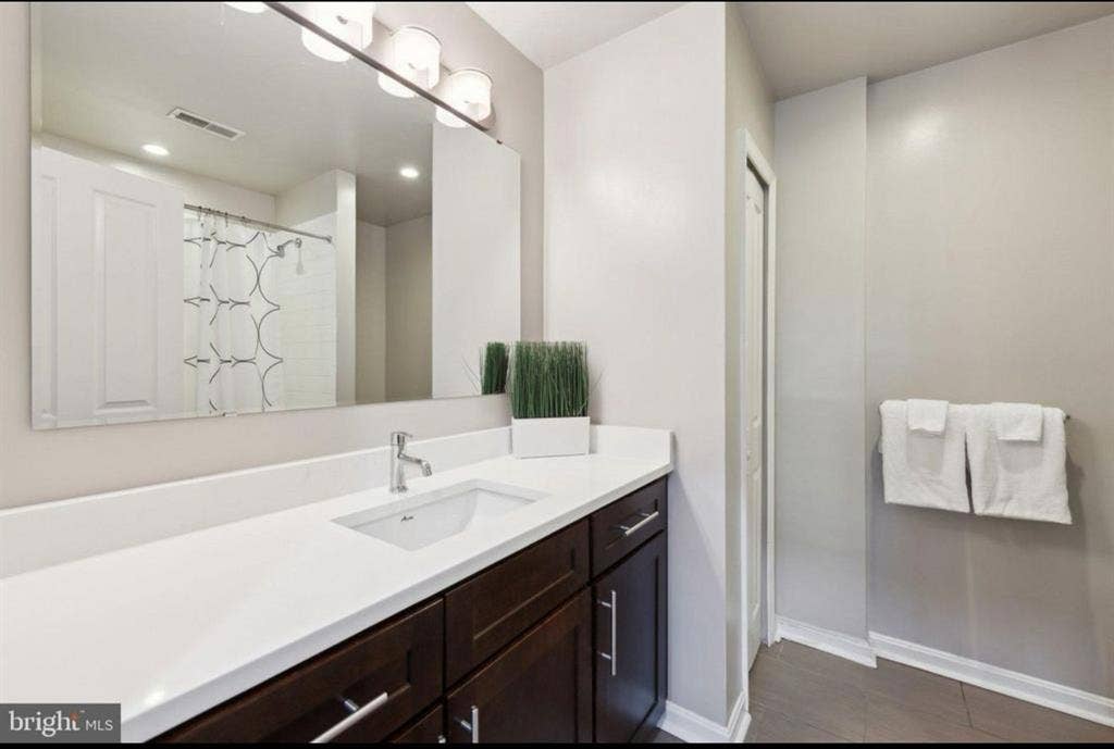 Modern  Bath Condo for rent
