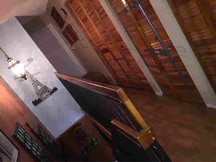 Furnished room w/fridge & bathroom