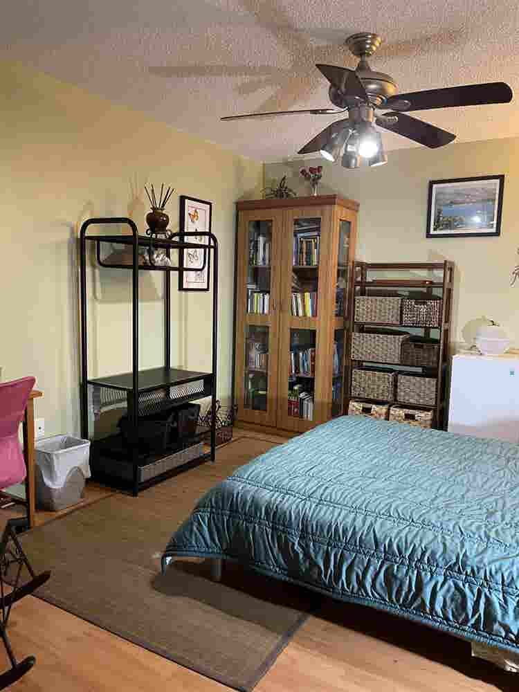 Furnished room w/fridge & bathroom